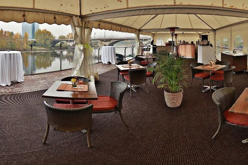Rohan Boat Prague
